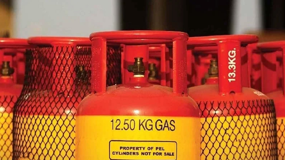 ১২ কেজি এলপিজি সিলিন্ডারে দাম বেড়েছে ২১২ টাকা