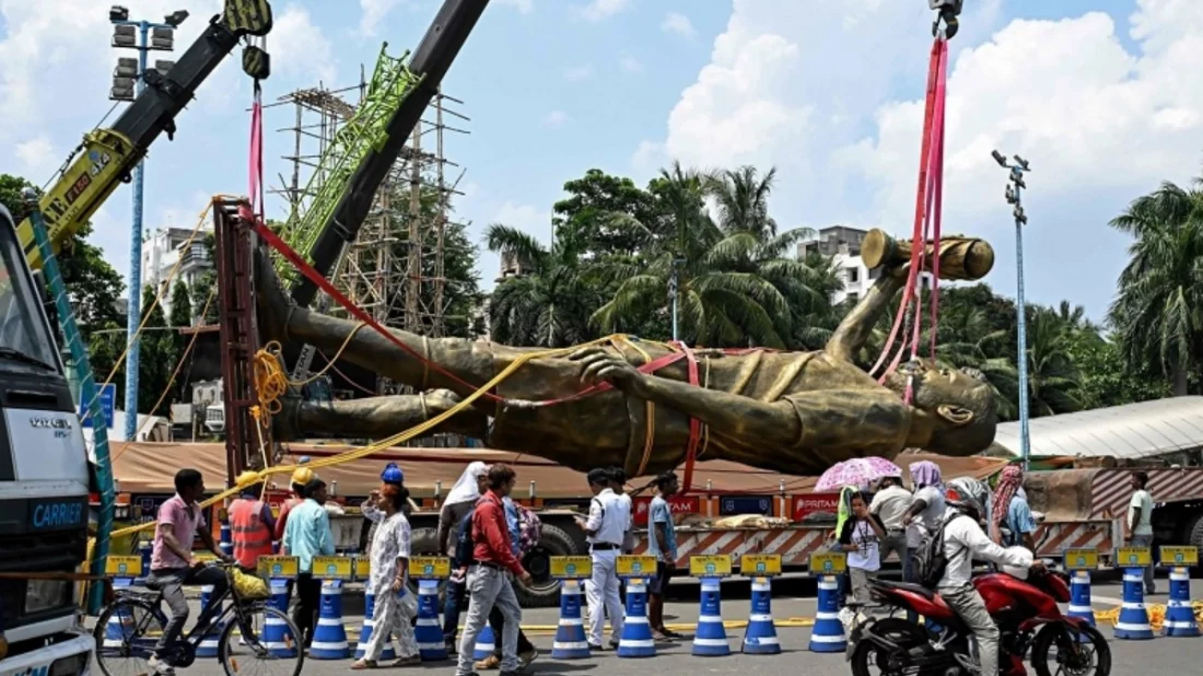 কলকাতা থেকে সরিয়ে ফেলা হলো মেসির ৭০ ফুটের ভাস্কর্য