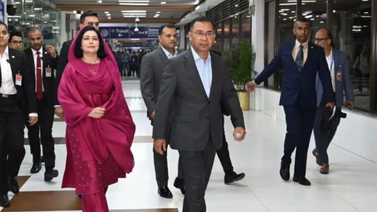 বিমানের যান্ত্রিক ত্রুটি সারিয়ে ঢাকার পথে প্রধানমন্ত্রী