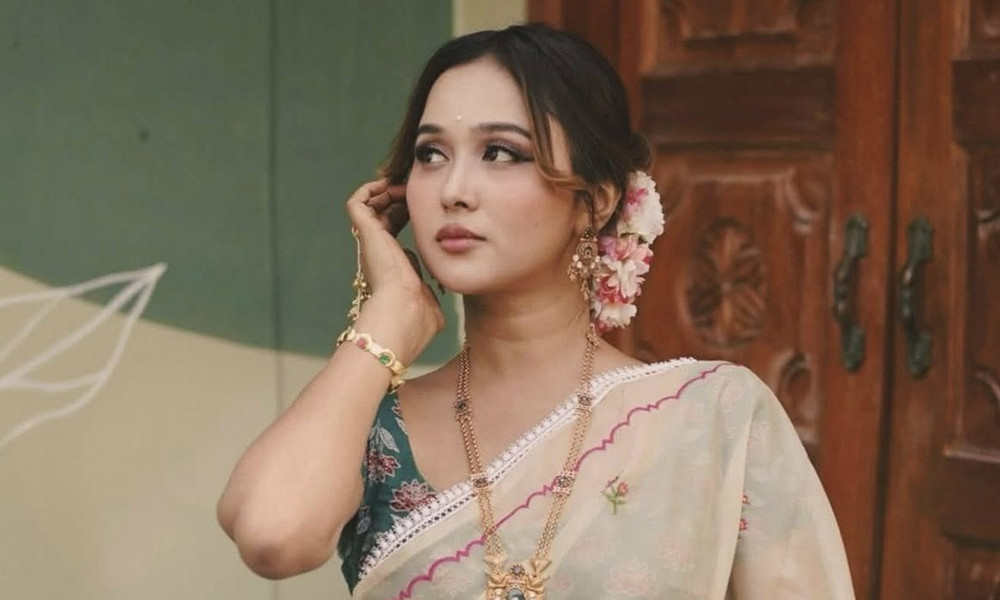 মনোনয়ন না পেয়ে যা বললেন অভিনেত্রী চমক