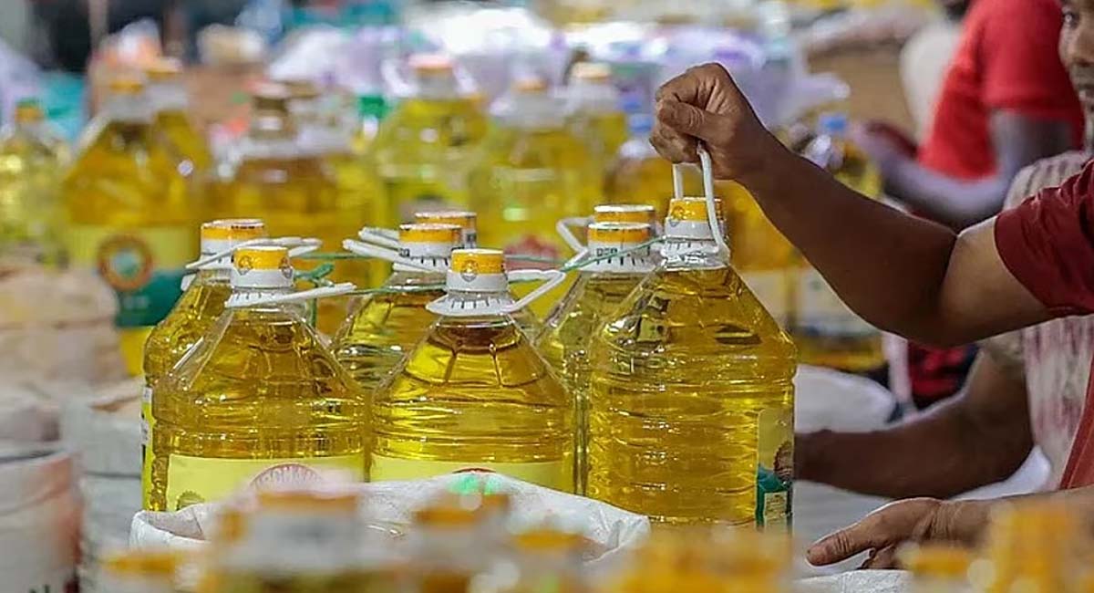 বিরামপুরের শহর ও হাট-বাজার থেকে সয়াবিন তেল উধাও, বিপাকে ক্রেতারা