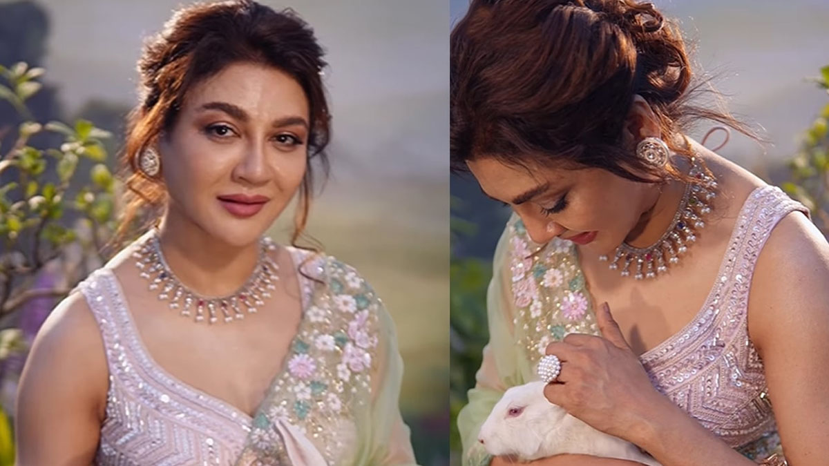 খরগোশের সঙ্গে খুনসুটিতে মেতেছেন জয়া