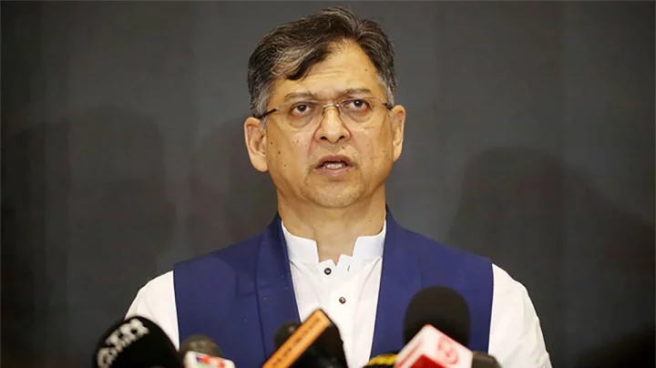 কোস্ট গার্ডে যুক্ত হচ্ছে হেলিকপ্টার ও ড্রোন: স্বরাষ্ট্রমন্ত্রী