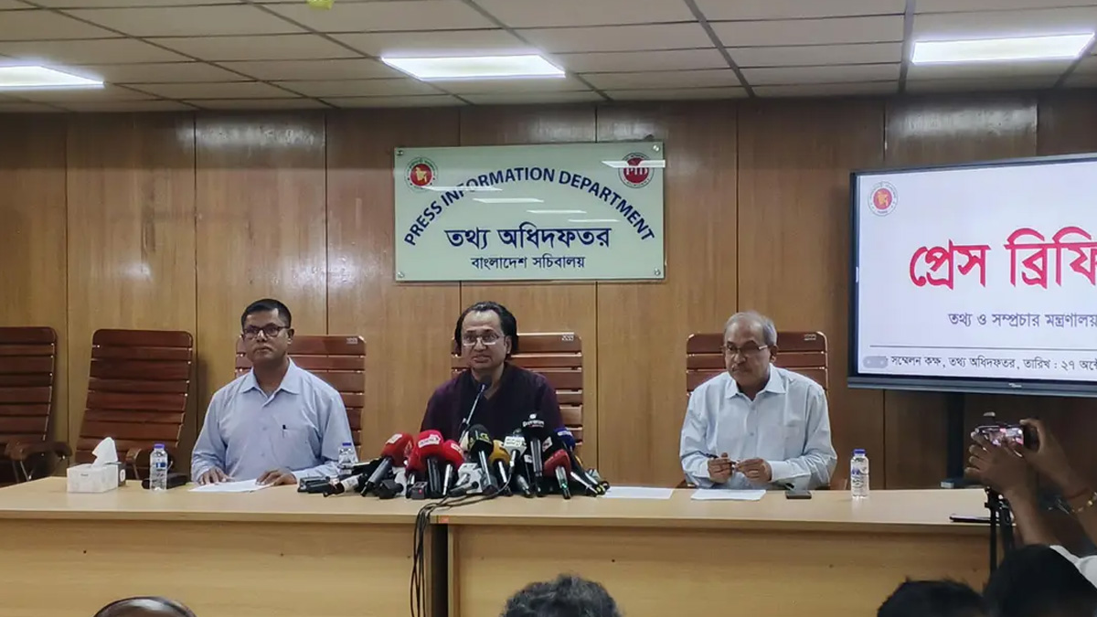 প্রধানমন্ত্রী দেশে ফেরার পর আইজিপির বিষয়ে সিদ্ধান্ত: তথ্য উপদেষ্টা