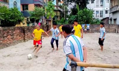 ময়লার স্তূপ থেকে শিশুর স্বপ্নের মাঠ