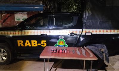 রাজশাহীতে লেবু বাগান থেকে ২১টি ককটেল ও দেশীয় অস্ত্র উদ্ধার