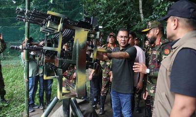 বাবুগঞ্জের জঙ্গলে সেনাবাহিনীর মহড়ায় প্রধানমন্ত্রী, দেখলেন অ্যান্টি-ড্রোন ব্যবস্থা