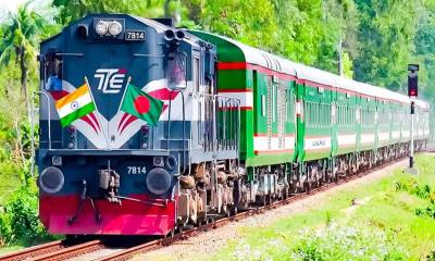 হাসিনার পতনের পর প্রথমবার ভারত থেকে আসছে ট্রেনের কোচ