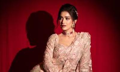 শাড়িতে তানজিন তিশার অনন্য রূপ!