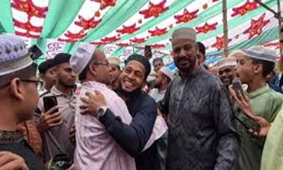 শেকড়ের টানে বগুড়ায় মুশফিক, রিকশায় চড়ে ছেলেকে নিয়ে ঈদগাহে