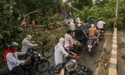 এক রাতের ঝড়ে উত্তর প্রদেশে ১০০ জনের প্রাণহানি