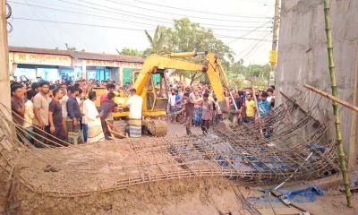 কিশোরগঞ্জে বিসিক শিল্প নগরীর নির্মাণাধীন ফটক ধসে রাজমিস্ত্রি নিহত, আহত ৩