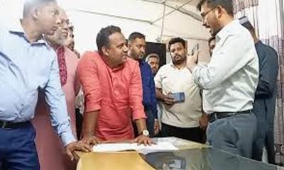 ‘হয় কাজ করবেন, না হলে চলে যাবেন’