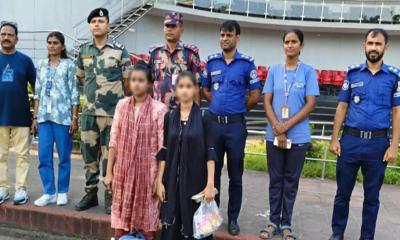 দুই বছর পর দেশে ফিরলেন ভারতে পাচারের শিকার দুই তরুণী