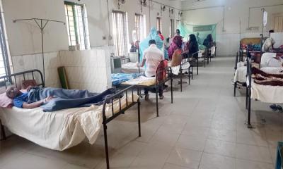 হাসপাতালে ভর্তি ৭০ জন