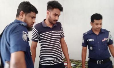 পরীক্ষা দিতে এসে ছাত্রলীগ নেতা আটক