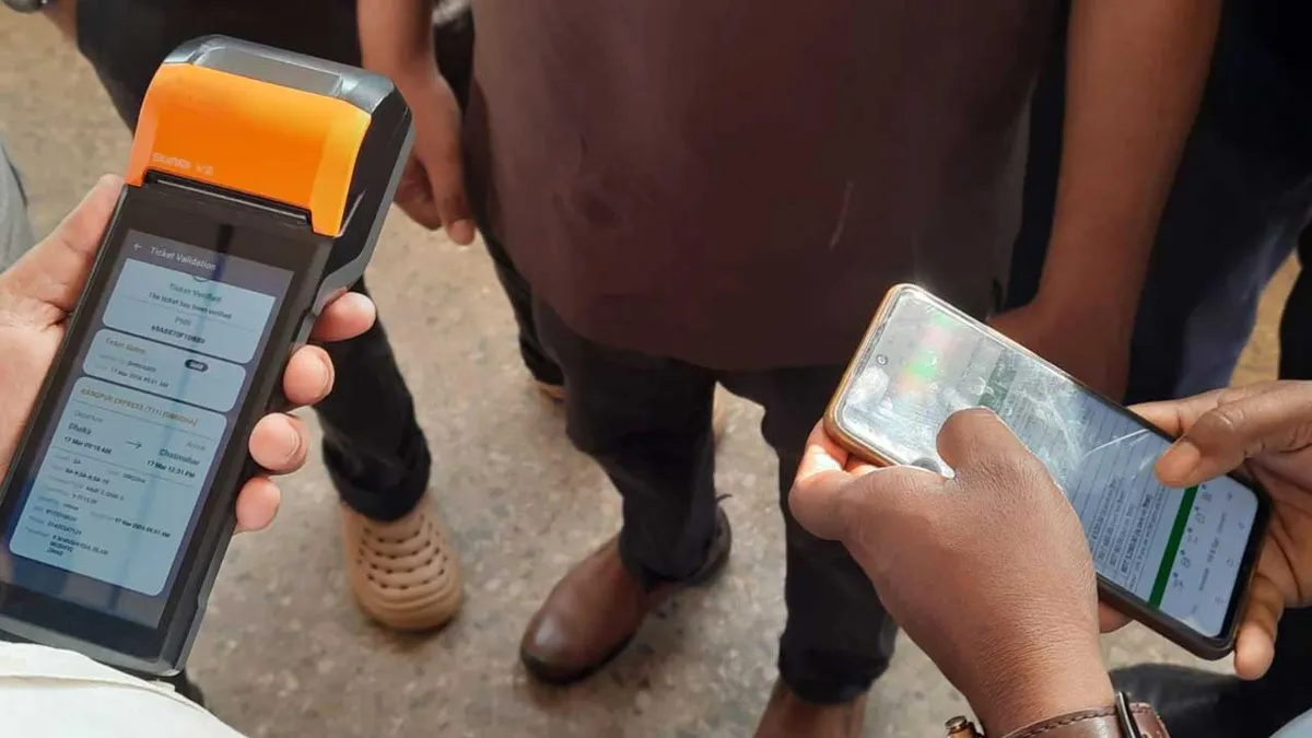 দোকান থেকে অনলাইনে ট্রেনের টিকিট কেটে বিপাকে অনেক যাত্রী